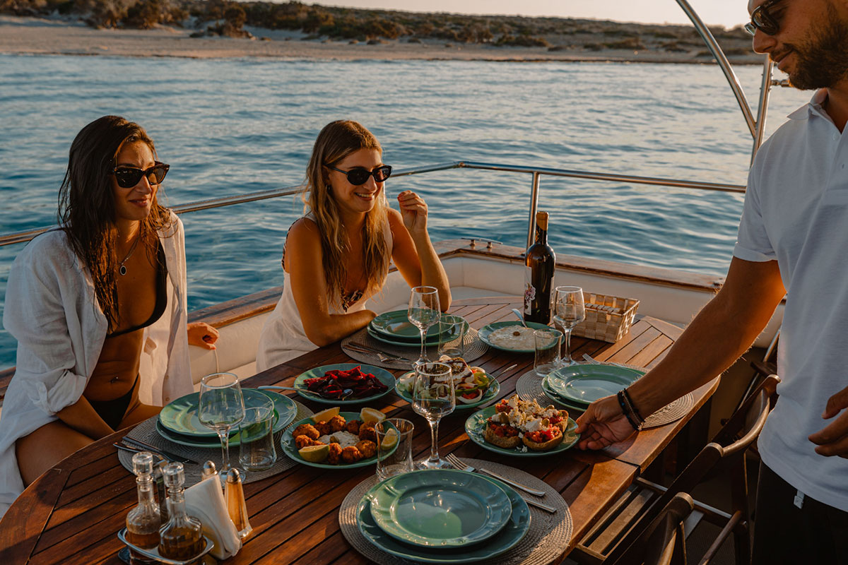 Premium Lunch on the Yacht